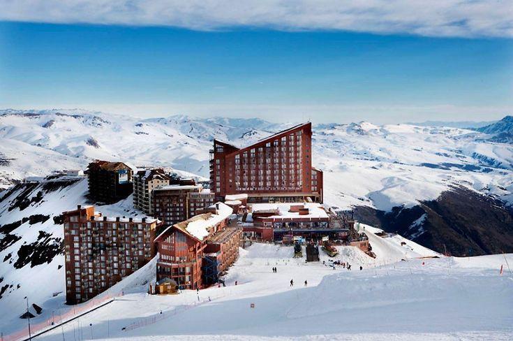 Pistas de Valle Nevado com a cordilheira dos Andes ao fundo